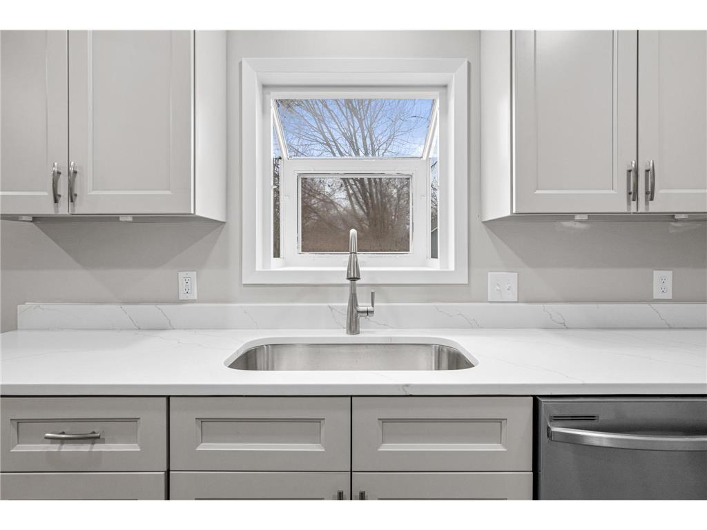 3439 Lee Avenue N Crystal MN 55422 7031145 image16