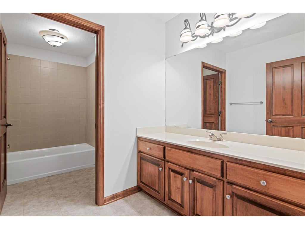 3447 Siems Court Arden Hills MN 55112 - Johanna 7076446 image17