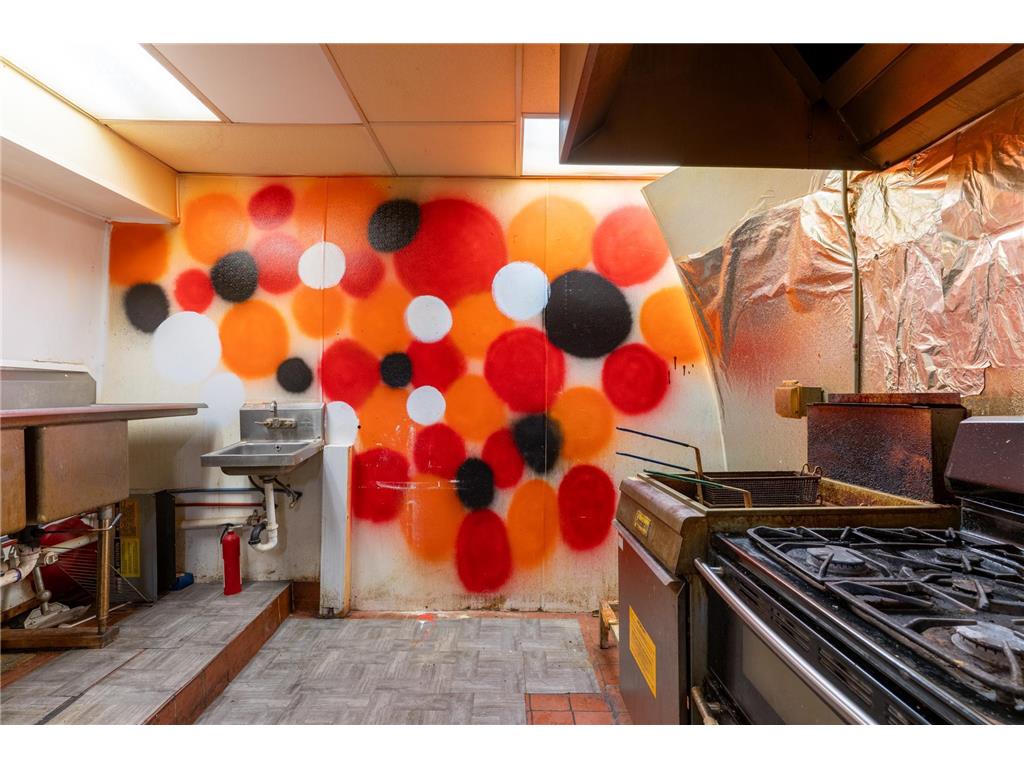 3453 Penn Avenue N Minneapolis MN 55412 7044073 image16
