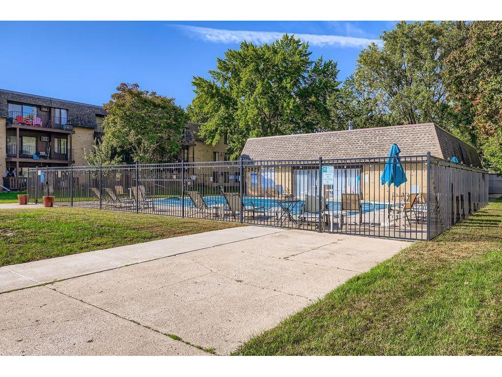3461 Kent Street #1002, Shoreview, MN, 55126 | MLS: 6795549 | Edina Realty