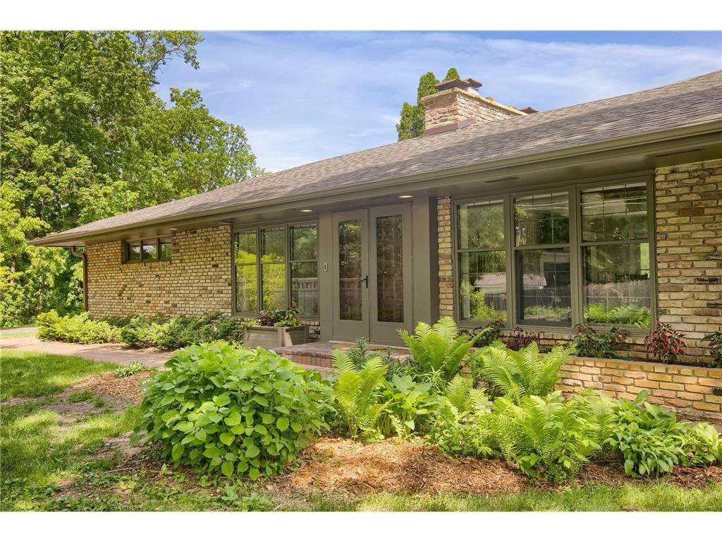 3465 Deephaven Avenue Deephaven MN 55391 - Louise 6386702 image1