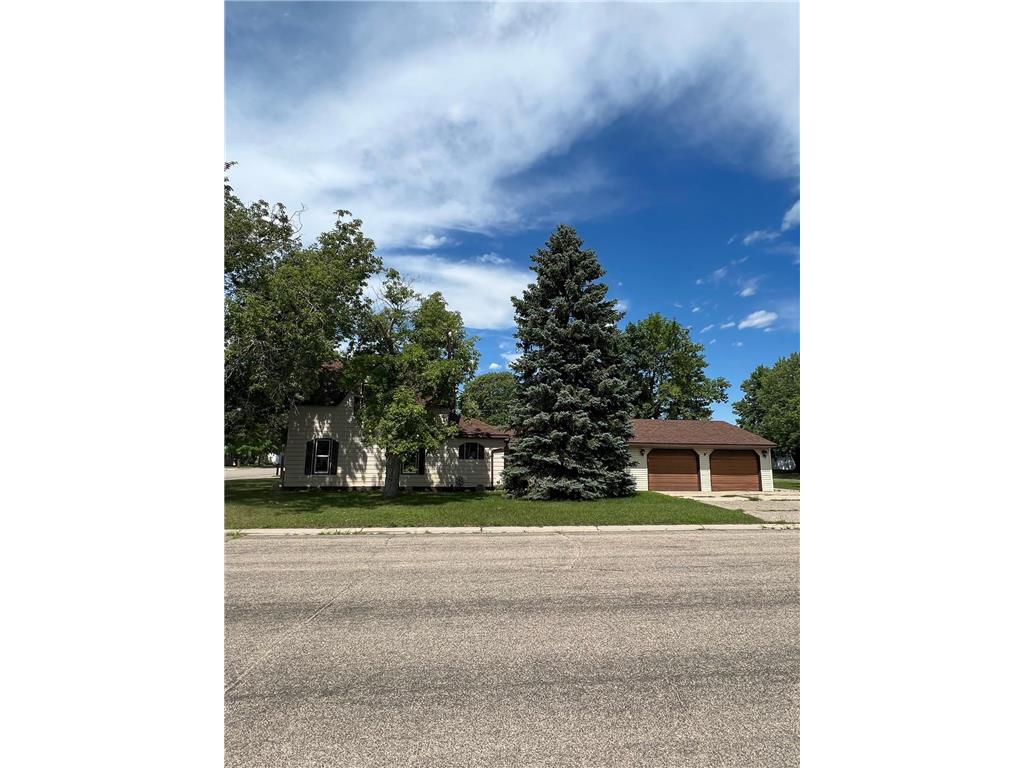 347 5th Street NE, Perham, MN 56573 MLS 6267891 Edina Realty