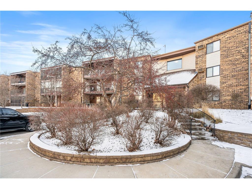 35 Nathan Lane N #207 Plymouth MN 55441 6474981 image1