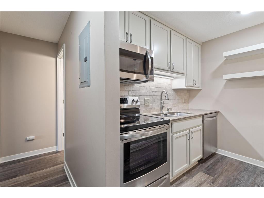 35 Nathan Lane N #210 Plymouth MN 55441 6787711 image6