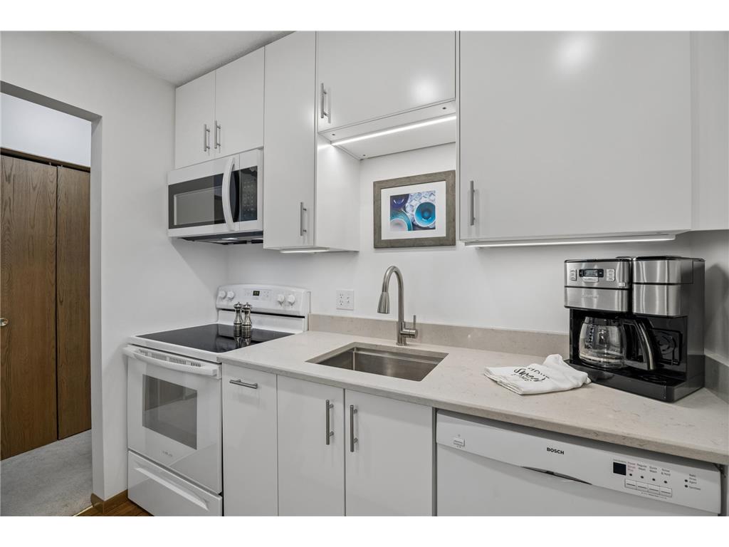35 Nathan Lane N #303 Plymouth MN 55441 7074330 image3