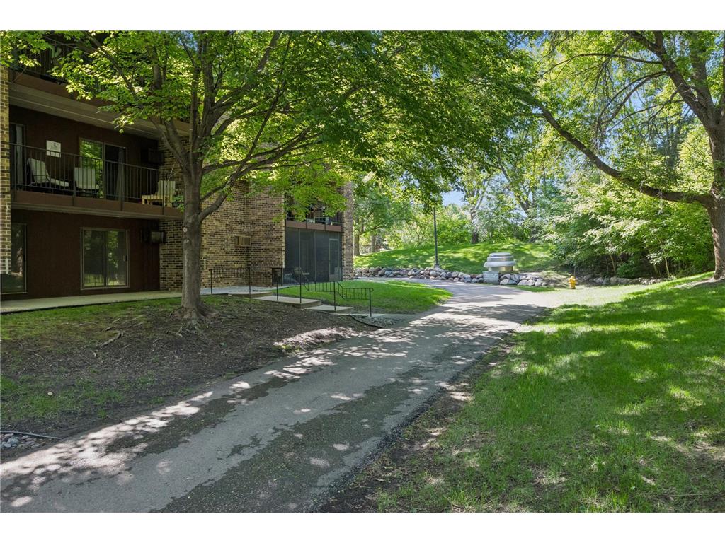 35 Nathan Lane N #303 Plymouth MN 55441 7074330 image47