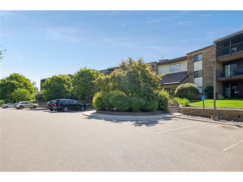 35 Nathan Lane N #303 Plymouth MN 55441 7074330 image49