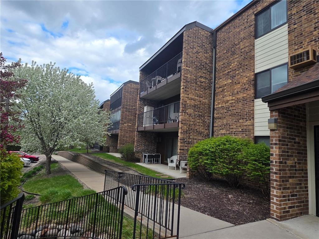 35 Nathan Lane N #325 Plymouth MN 55441 7070174 image1