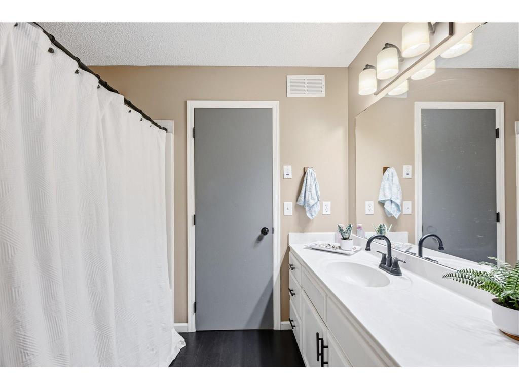 350 Horizon Drive Le Center MN 56057 7107052 image23