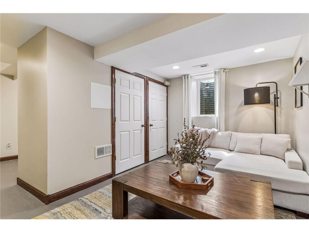 350 Maple Street Saint Paul MN 55106 7044804 image38