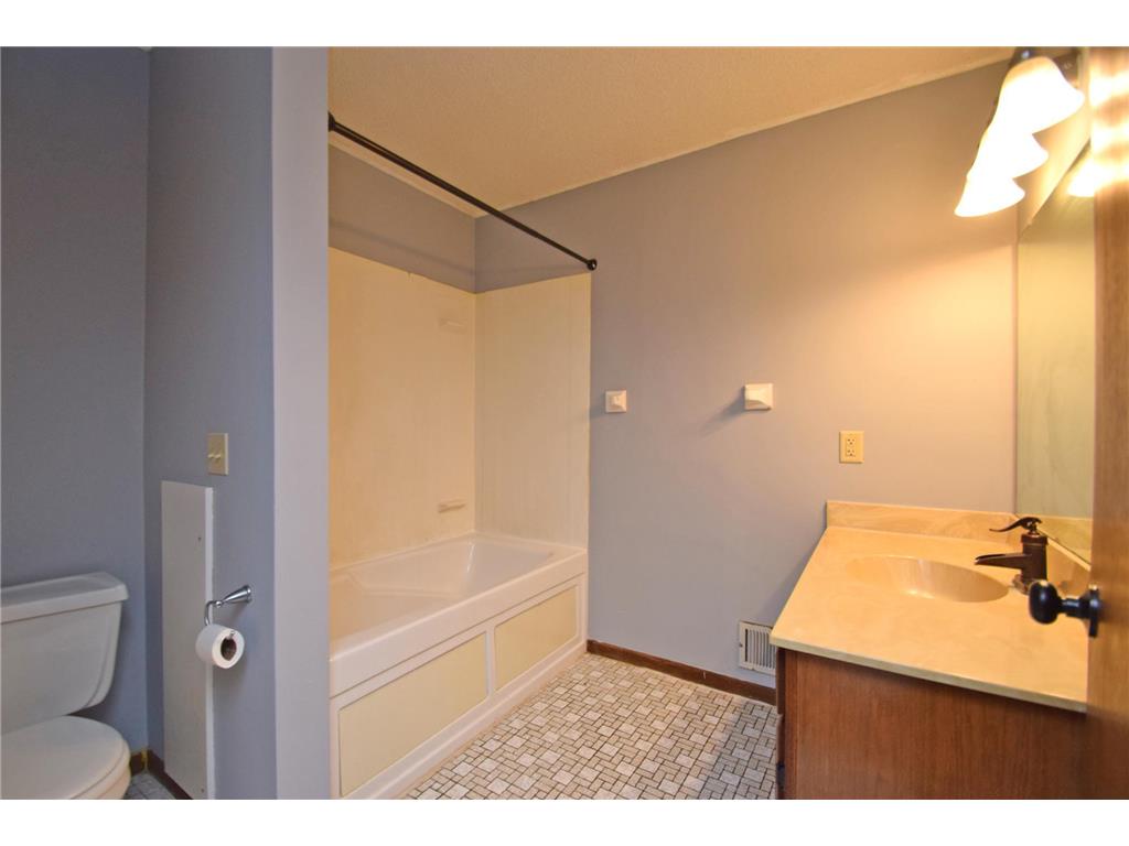 3502 Brookdale Drive N Brooklyn Park MN 55443 6809027 image15