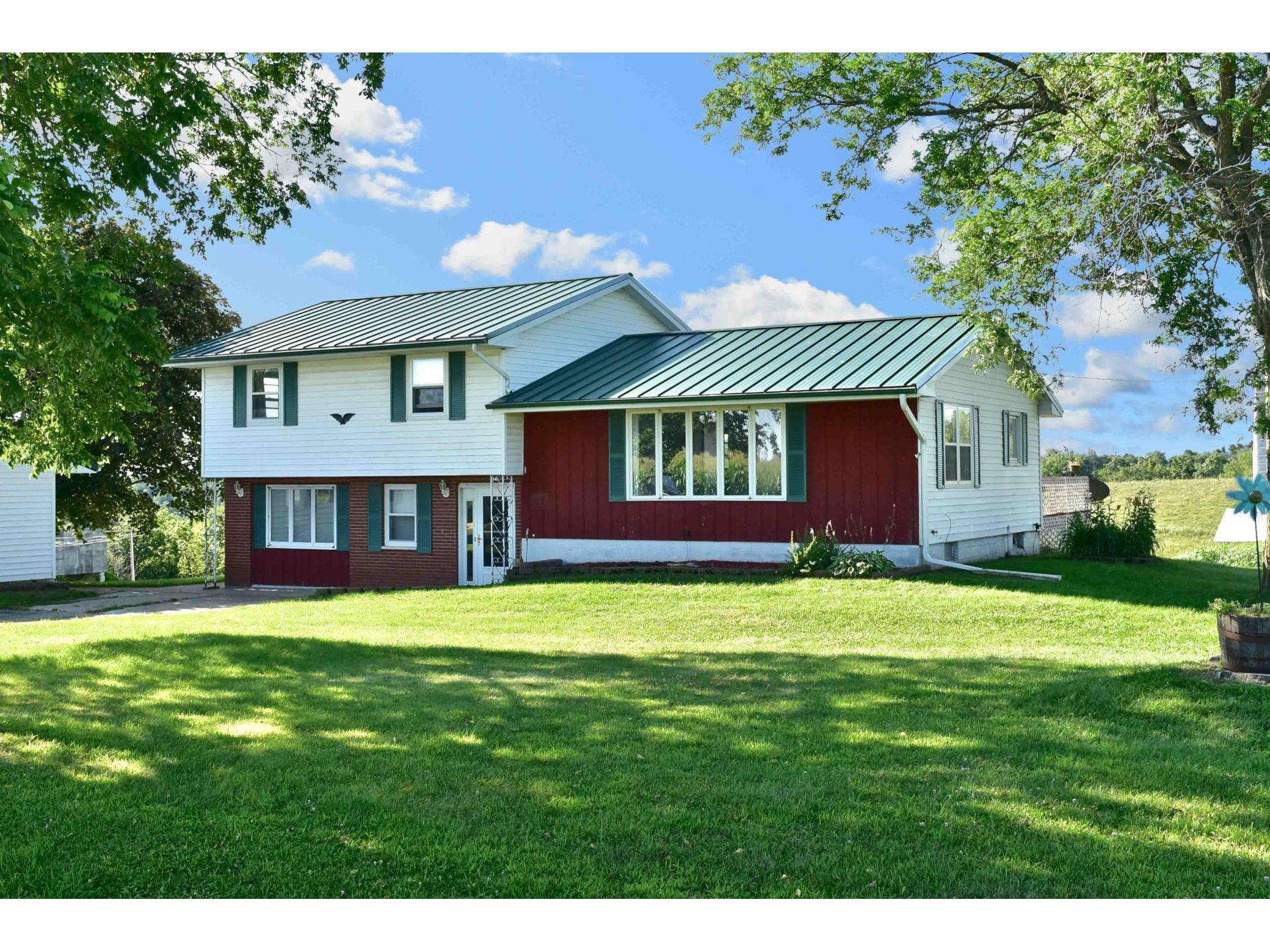 35047 Skyview Drive Winona Mn 55987 Mls 5634505 Edina Realty