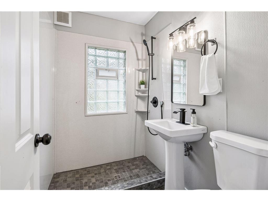 3506 Queen Avenue N Minneapolis MN 55412 7095429 image12
