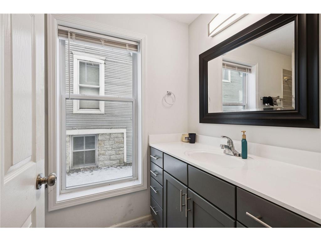 3512 Dupont Avenue S Minneapolis MN 55408 7017712 image24