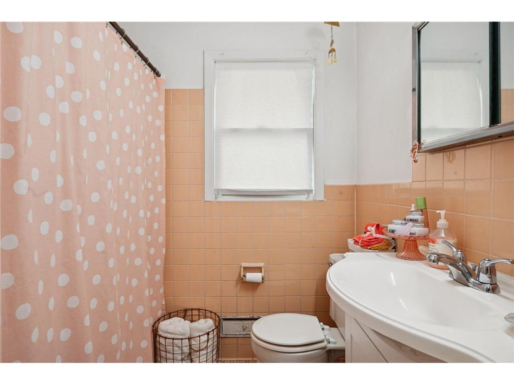 3513 Emerson Avenue S Minneapolis MN 55408 6823198 image18