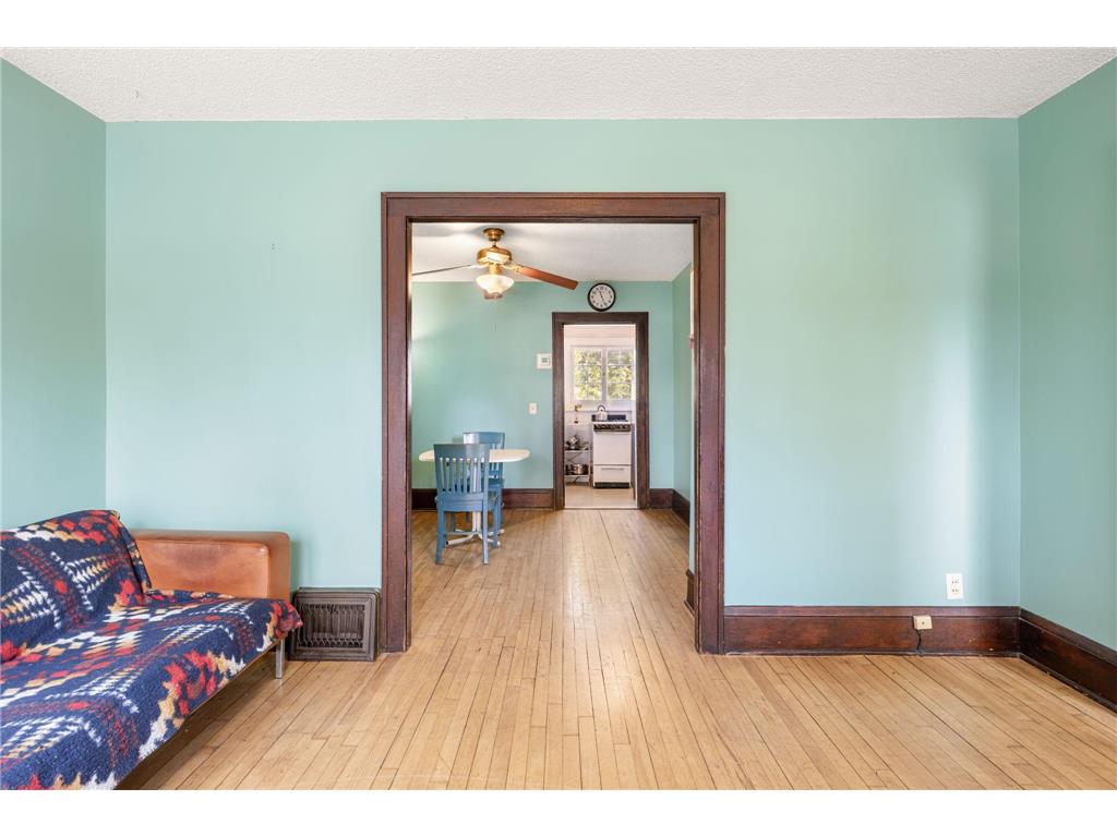 3518 E Minnehaha Parkway Minneapolis MN 55406 7033631 image14