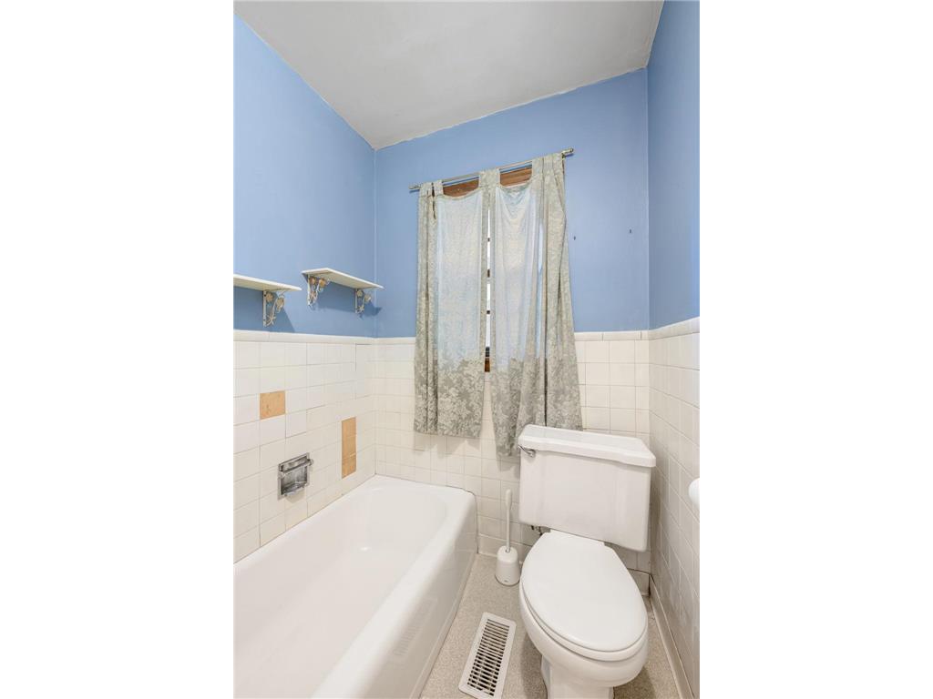 3518 E Minnehaha Parkway Minneapolis MN 55406 7033631 image17