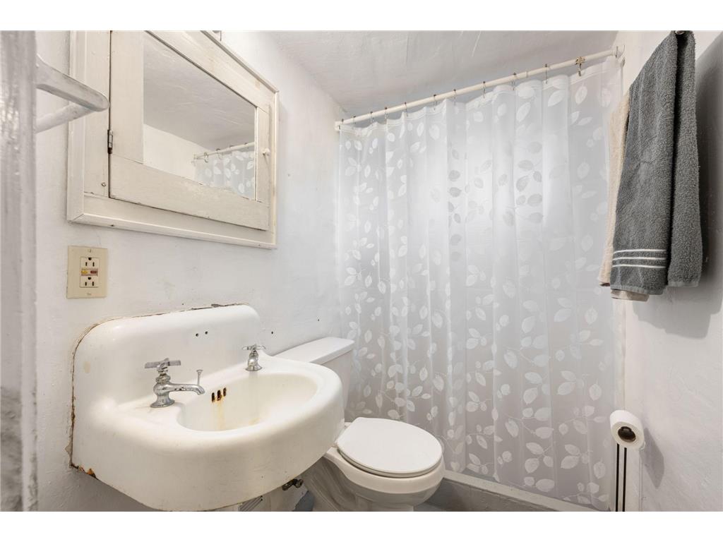 3518 E Minnehaha Parkway Minneapolis MN 55406 7033631 image23