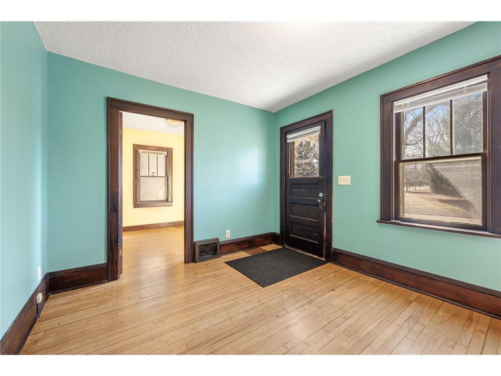 3518 E Minnehaha Parkway Minneapolis MN 55406 7033631 image3