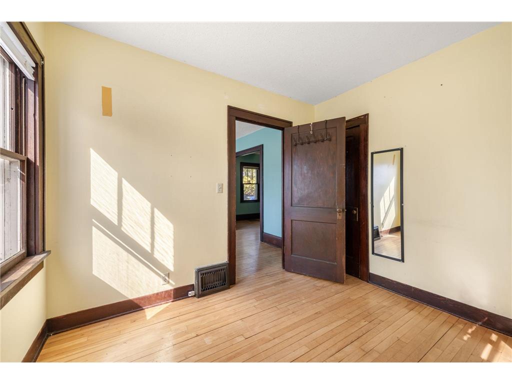 3518 E Minnehaha Parkway Minneapolis MN 55406 7033631 image5