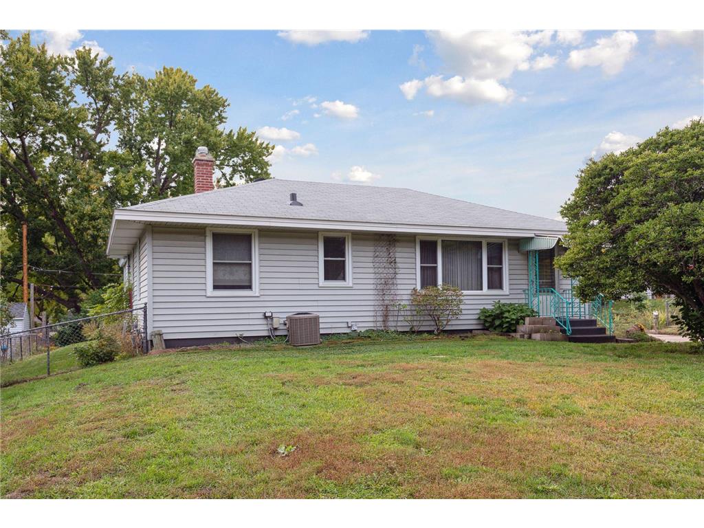 352 Sandhurst Drive W Roseville MN 55113 6405101 image1