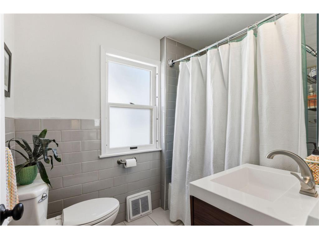 3521 10th Avenue S Minneapolis MN 55407 7083841 image28