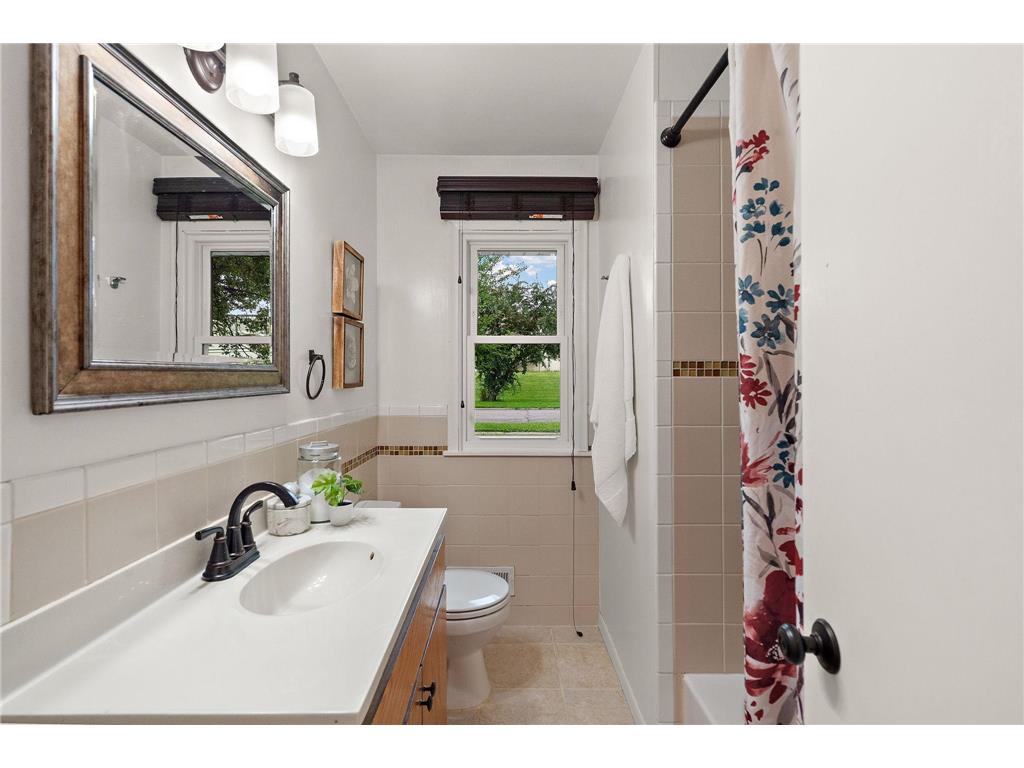 3523 5th Street NE Minneapolis MN 55418 7011516 image16