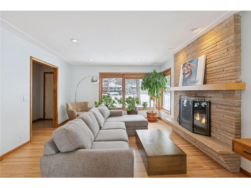 3529 Zenith Avenue N Robbinsdale MN 55422 7023756 image1