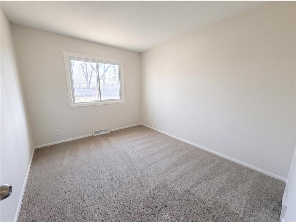 354 111th Avenue NW Coon Rapids MN 55448 7053999 image4