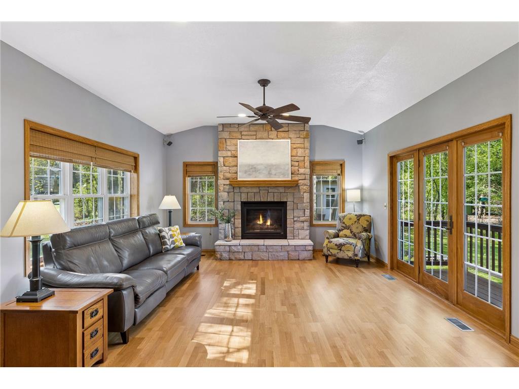 354 East Avenue Circle Mahtomedi MN 55115 7072250 image11