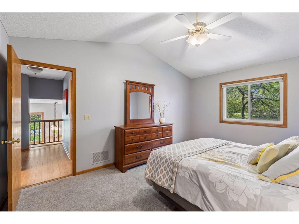 354 East Avenue Circle Mahtomedi MN 55115 7072250 image16