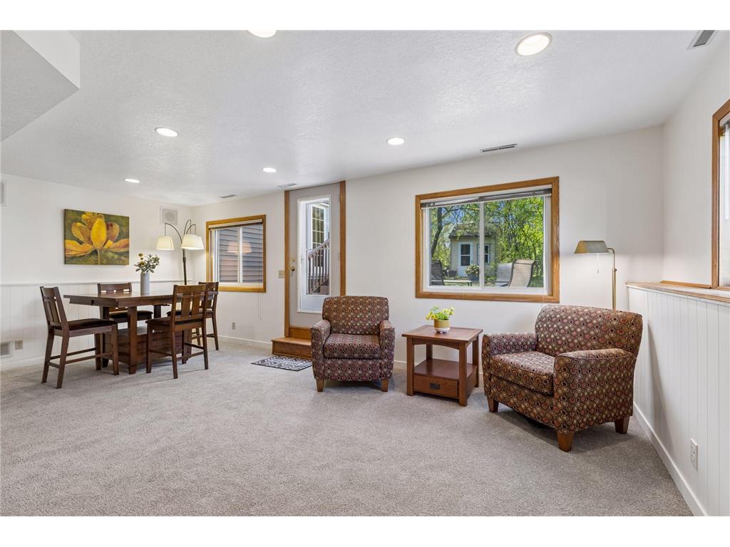 354 East Avenue Circle Mahtomedi MN 55115 7072250 image22
