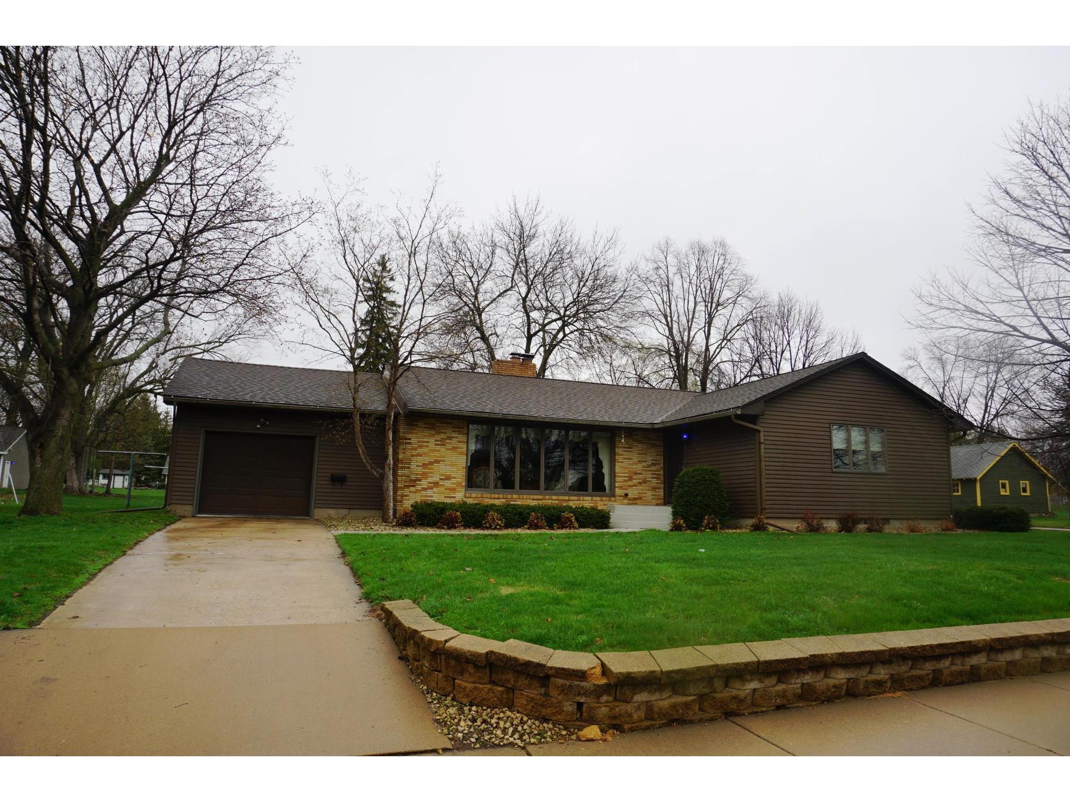 354 W Warner Street, Ellsworth, WI 54011 MLS 5740177 Edina Realty