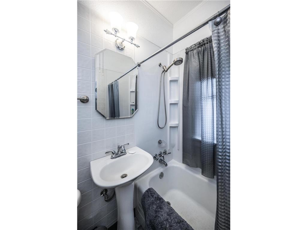 3543 Queen Avenue N Minneapolis MN 55412 7030764 image17