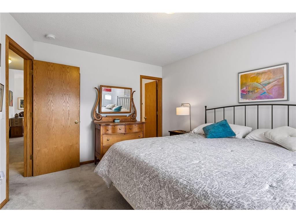 355 Parkview Lane S Maplewood MN 55119 7049089 image18