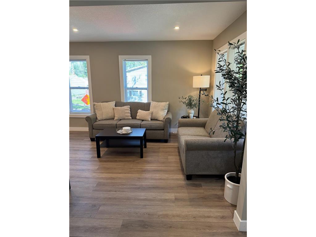 3557 Dupont Avenue N Minneapolis MN 55412 6708612 image23