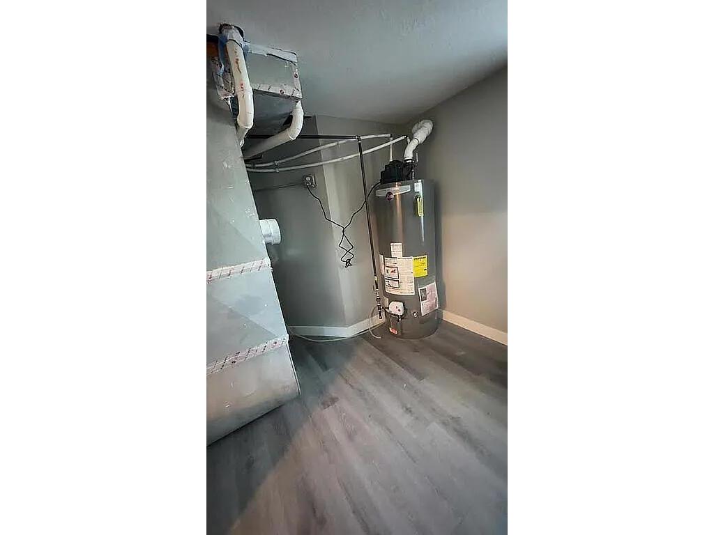 3557 Dupont Avenue N Minneapolis MN 55412 6708612 image42