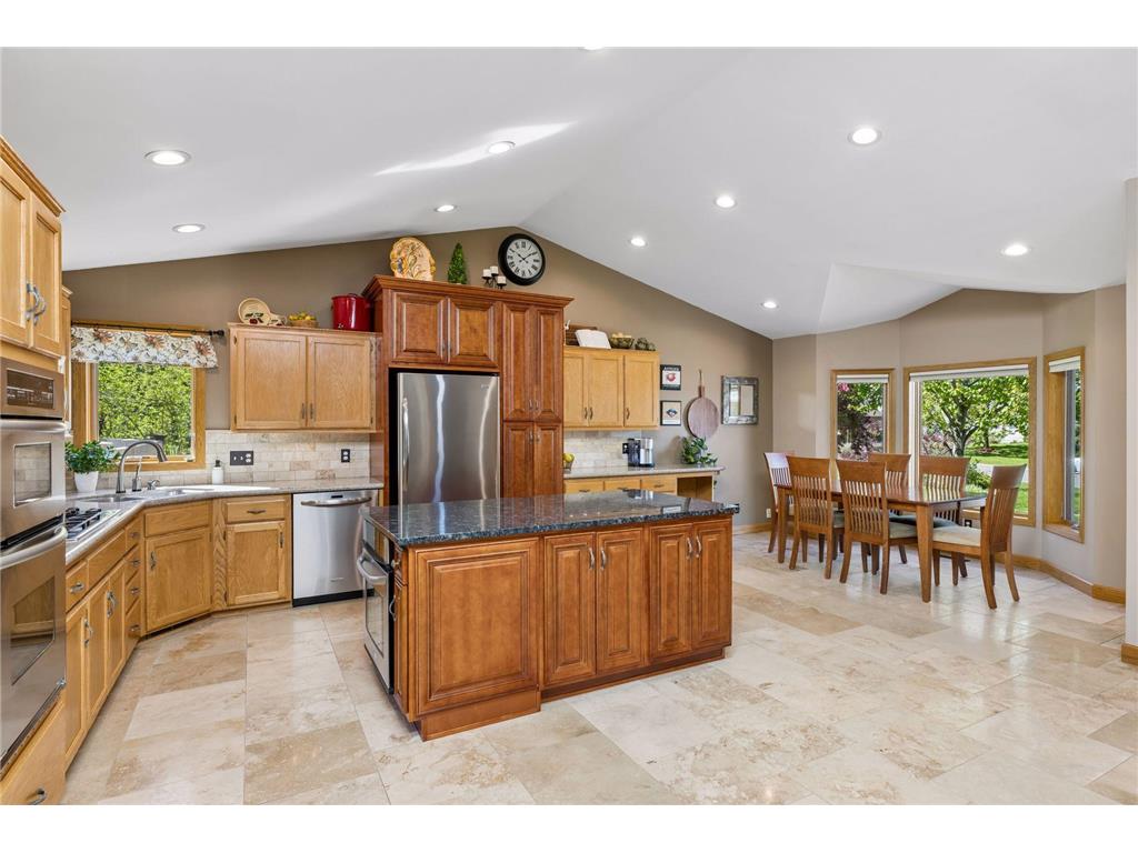 356 Pendryn Hill Curve Woodbury MN 55125 7014424 image11