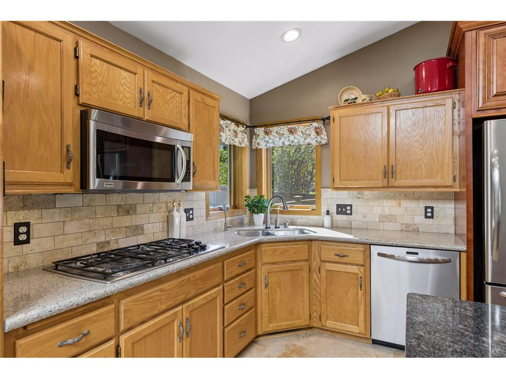 356 Pendryn Hill Curve Woodbury MN 55125 7014424 image12