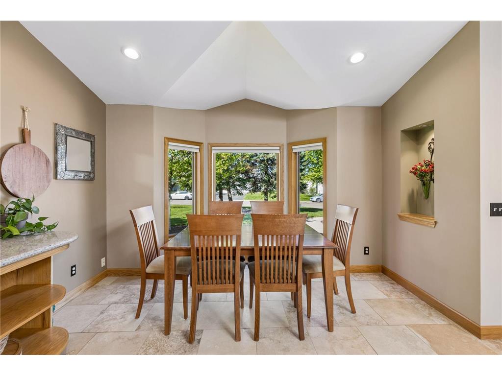 356 Pendryn Hill Curve Woodbury MN 55125 7014424 image15