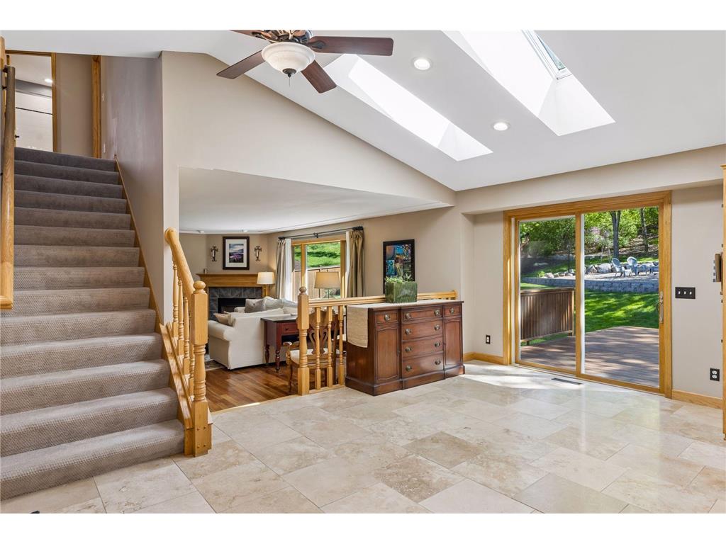 356 Pendryn Hill Curve Woodbury MN 55125 7014424 image16