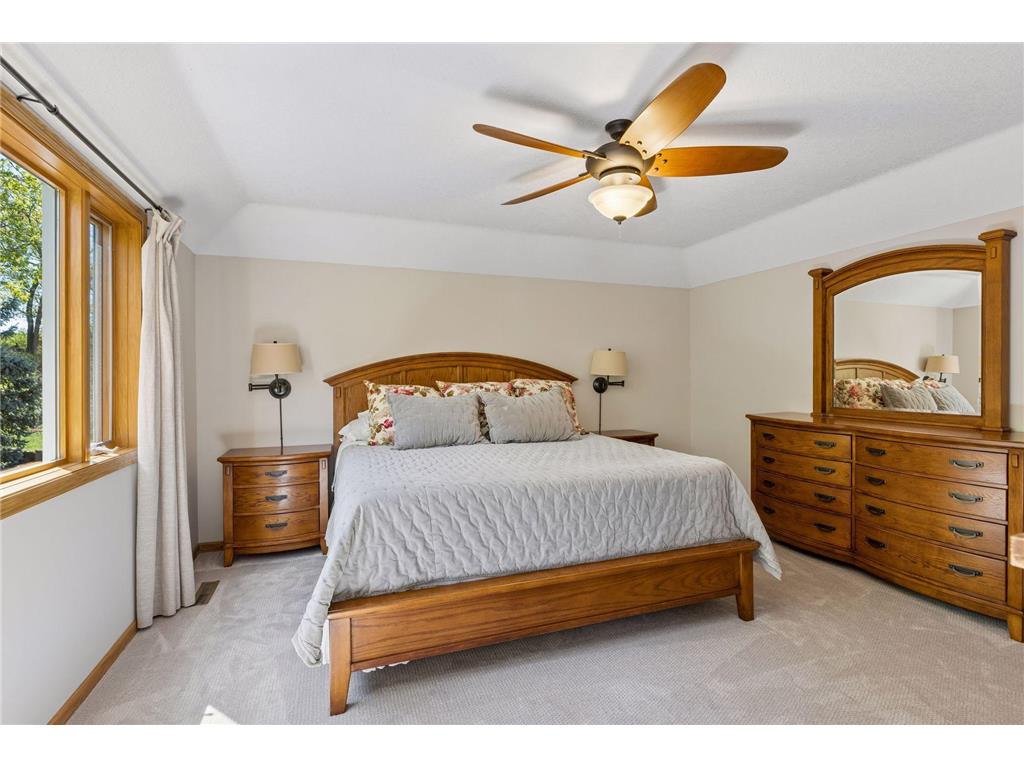 356 Pendryn Hill Curve Woodbury MN 55125 7014424 image22