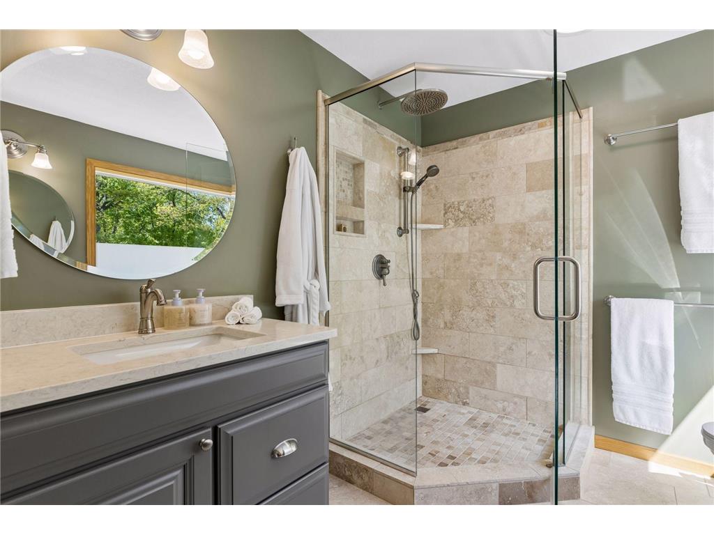 356 Pendryn Hill Curve Woodbury MN 55125 7014424 image25