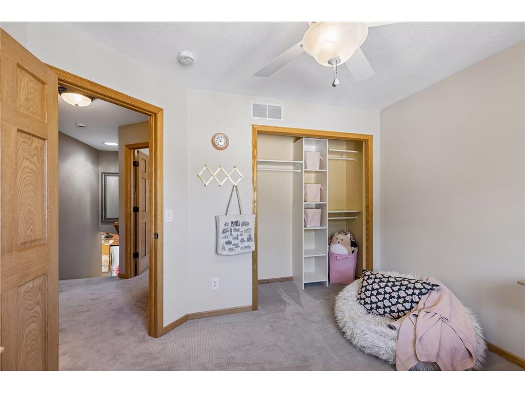 356 Pendryn Hill Curve Woodbury MN 55125 7014424 image61