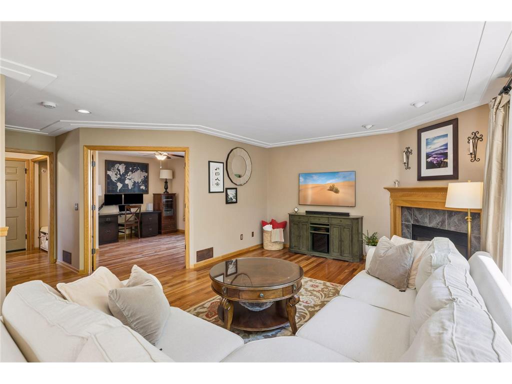 356 Pendryn Hill Curve Woodbury MN 55125 7014424 image63