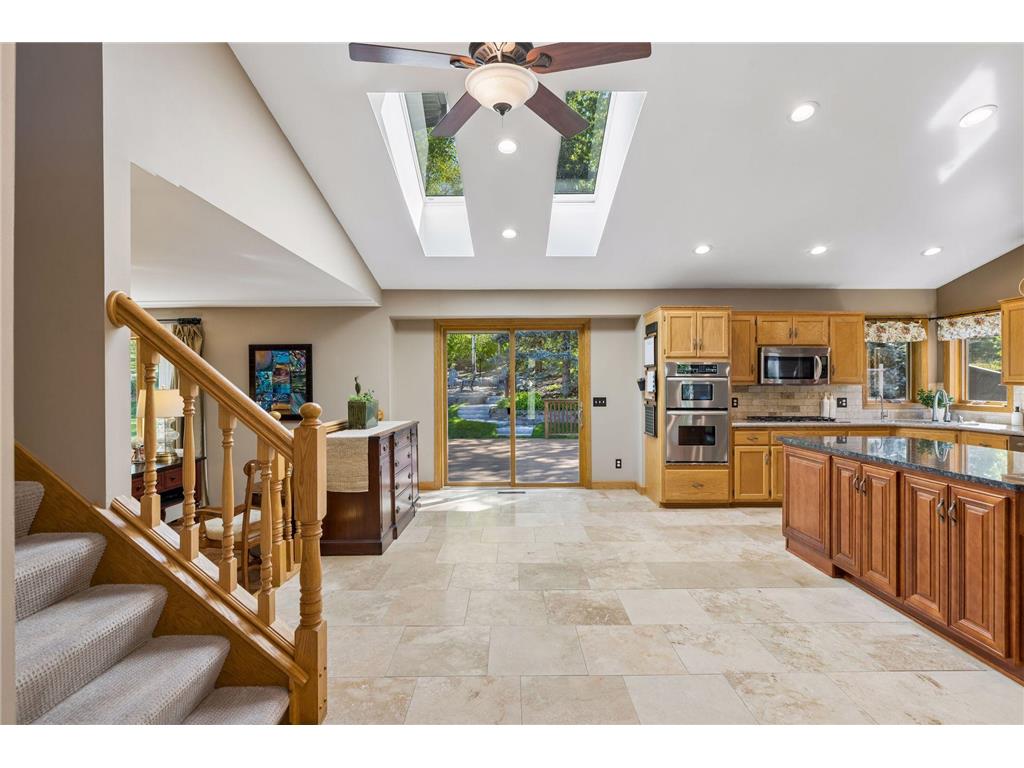 356 Pendryn Hill Curve Woodbury MN 55125 7014424 image8