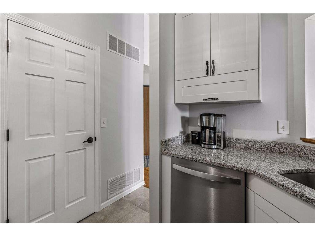 3566 Blue Jay Way #205 Eagan MN 55123 7055727 image16