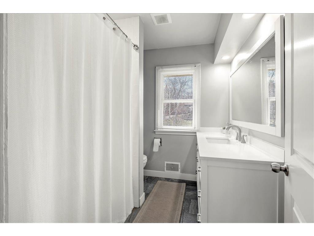 36 Western Terrace Golden Valley MN 55426 7049681 image17