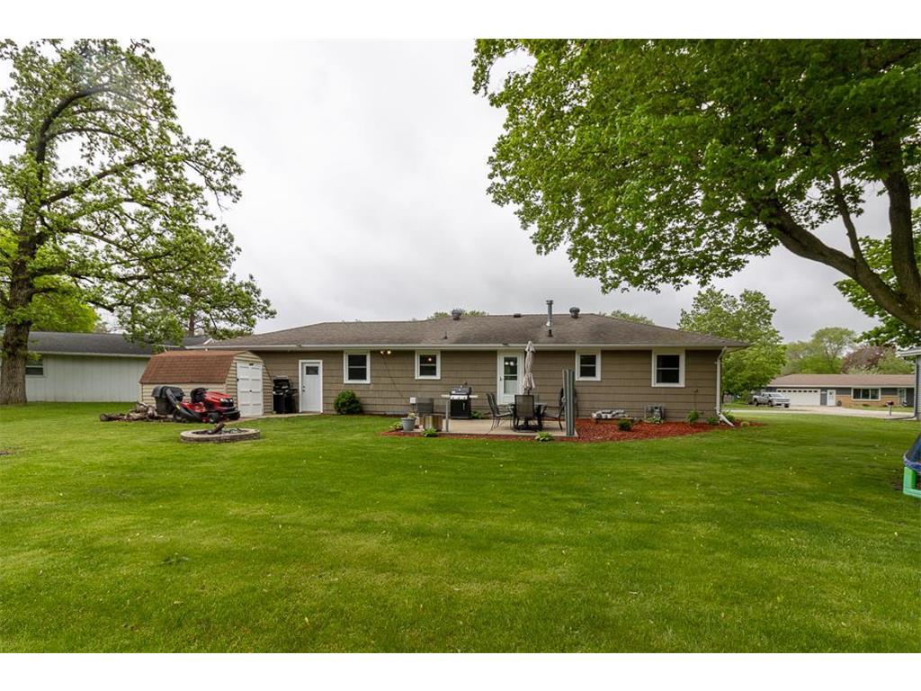 360 N Park Avenue Le Center MN 56057 7077920 image42