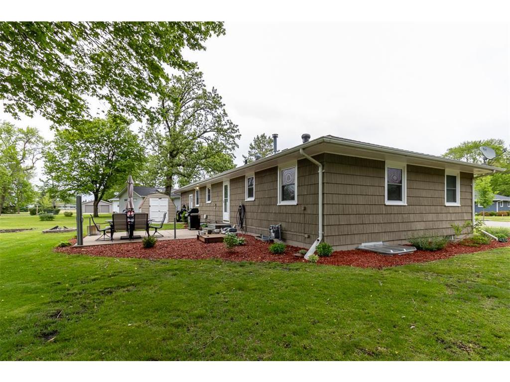 360 N Park Avenue Le Center MN 56057 7077920 image43
